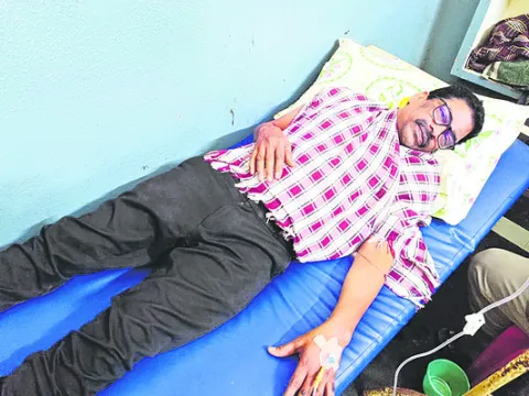 వైఎస్సార్‌ సీపీ మాజీ కౌన్సిలర్‌ ఆత్మహత్యాయత్నం 