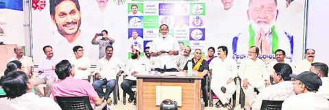 సమష్టి కృషితో పార్టీ బలోపేతం 