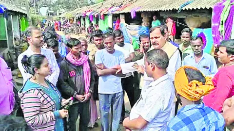 దోకొంధా గ్రామంలో ప్రజారోగ్య బృందం సందర్శన