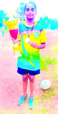 జాతీయ స్థాయి పోటీలకు వర్షిత 