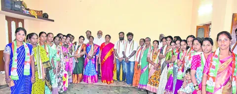 అర్హులందరికీ ఇళ్ల స్థలాలు