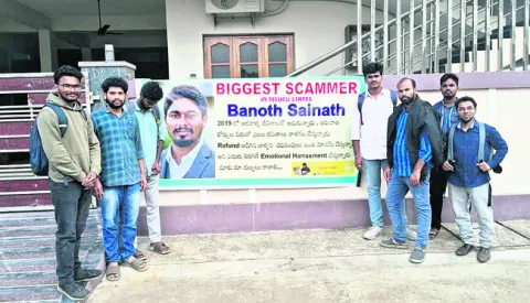 చికిత్స పొందుతున్న కూలీ మృతి