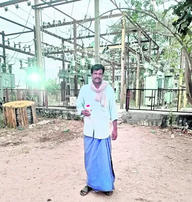 ఎల్సీ ఇవ్వలేదని  పురుగుమందు డబ్బాతో ఆందోళన 
