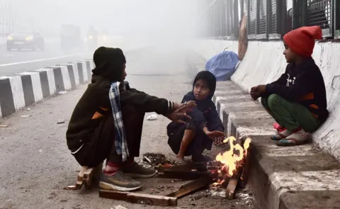 Delhi hits season coldest morning at 4. 2 degrees, dense