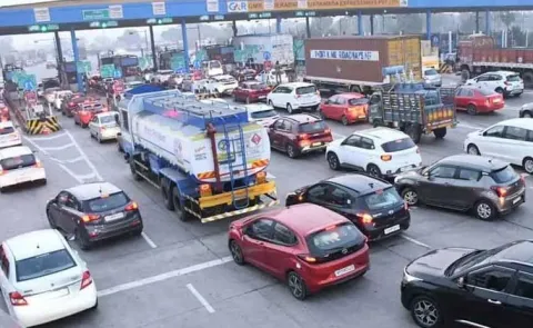 Full Traffic Jam At Pantangi Toll Plaza