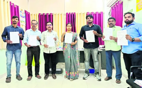 మున్సిపోల్స్‌కు సిద్ధం