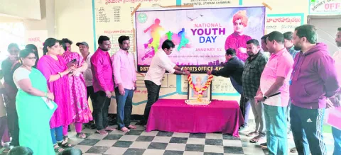 యువత బలోపేతం కావాలి