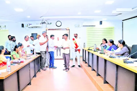 భూ సమస్యలు పెండింగ్‌ ఉండొద్దు