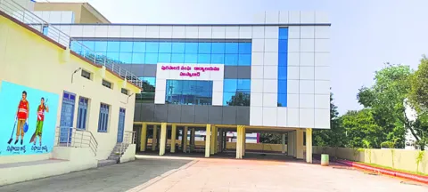 జిల్లాలోని మున్సిపాలిటీలను కై వసం చేసుకునేందుకు ప్రధాన 