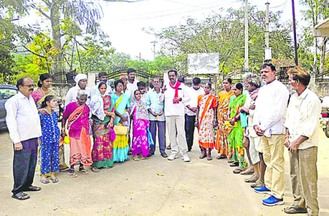 ఉపాధి పథకం నిర్వీర్యానికి కుట్ర