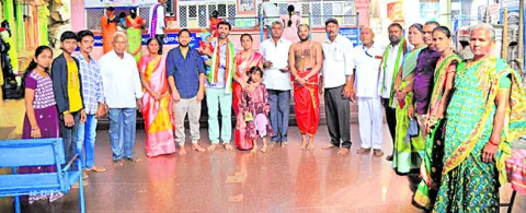 దుర్గమ్మ నిత్యాన్నదానానికి రూ. 4 లక్షల విరాళం 