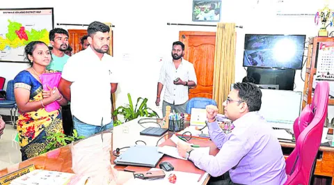 ప్రజావాణి దరఖాస్తులు త్వరగా పరిష్కరించాలి