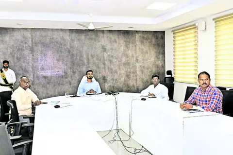 ప్రతిష్టాత్మకంగా ఇంటిగ్రేటెడ్‌ పాఠశాలలు