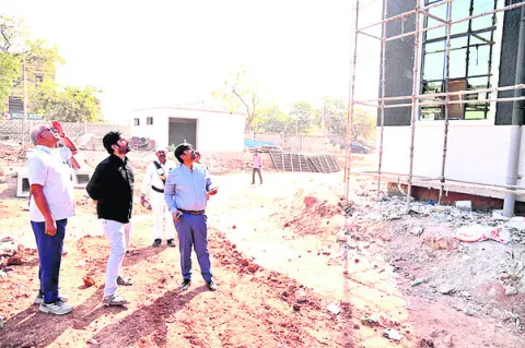 ఆస్పత్రి పనులు వేగవంతం చేయాలి 