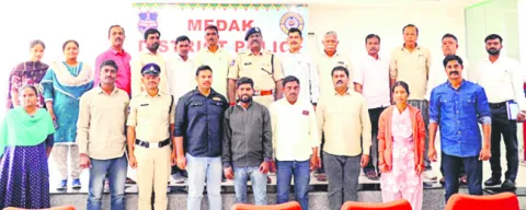 బాలలను బడికి పంపించాలి