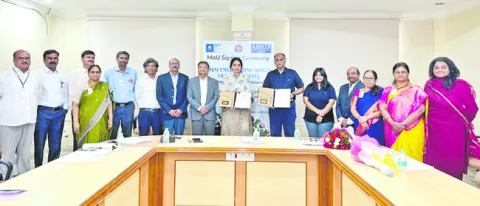 బజాజ్‌ ఇంజనీరింగ్‌ స్కిల్స్‌ ట్రైనింగ్‌ సెంటర్‌ ప్రారంభ