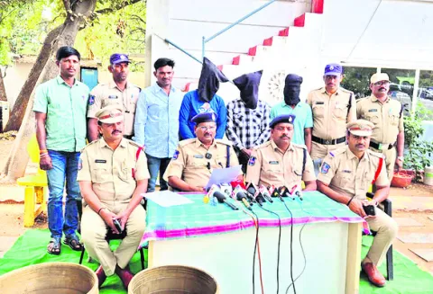 చోరీ కేసులో ముగ్గురు రోహింగ్యాల అరెస్టు