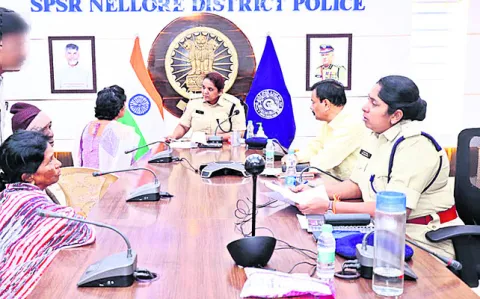 పీజీఆర్‌ఎస్‌కు 105 ఫిర్యాదులు