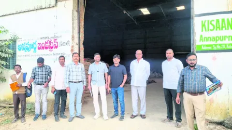 రైస్‌ మిల్లులపై విజిలెన్స్‌ దాడులు 