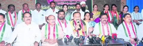 ప్రజాక్షేత్రంలో ఉన్న వారికే బీఫామ్‌