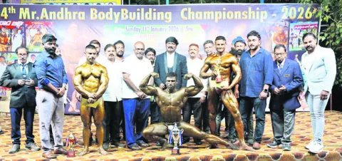 బాడీ బిల్డింగ్‌లో మిస్టర్‌ ఆంధ్రాగా విక్రమ్‌ 
