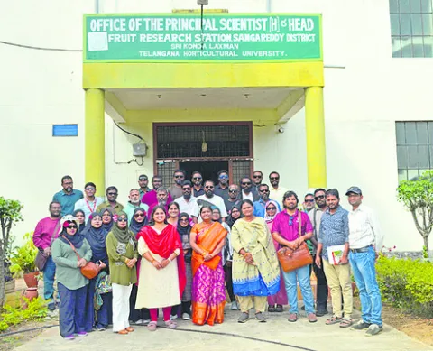 పండ్లసాగుపై అధ్యయన పర్యటన