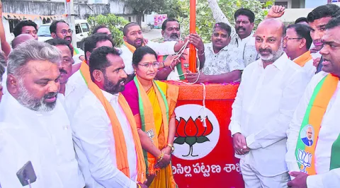 బీఆర్‌ఎస్‌, కాంగ్రెస్‌కు ఓట్లేసి దండుగ