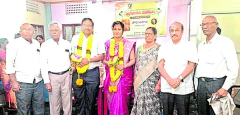 కవయిత్రి విశ్వైక పావని దంపతులకు సన్మానం 