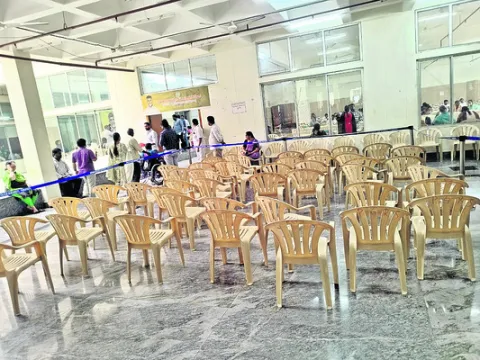 వచ్చారు..అర్జీలు ఇచ్చి వెళ్లారు!