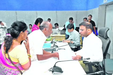 జీవీఎంసీ పీజీఆర్‌ఎస్‌కు 81 వినతులు