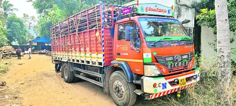 సరుగుడు దుంగలు స్వాధీనం 