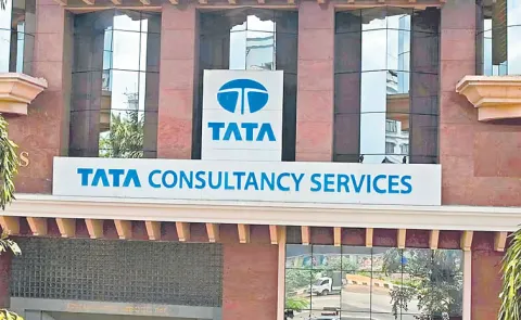 TCS net profit fell 14percent to Rs 10657 cr in Q35