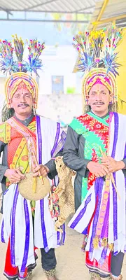 ఆచారాలు కొనసాగిస్తున్నాం 
