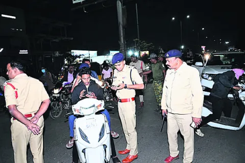 నేరాల నియంత్రణకు నాకాబందీ