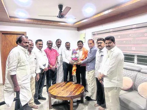 ఎంపీ బాబూరావును కలిసిన లక్నో ఏడీజీపీ 