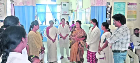 ప్రభుత్వ ఆస్పత్రిలోనే కాన్పులు జరిగేలా చూడాలి 