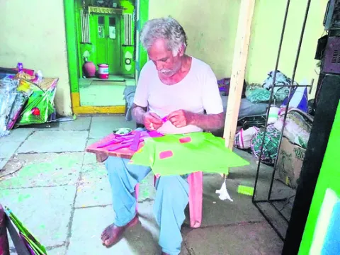 60ఏళ్లుగా పతంగుల తయారీలో ‘సాహు’ కుటుంబం