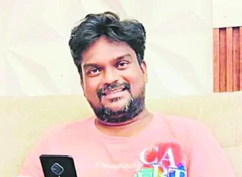 రోడ్డు ప్రమాదంలో జర్నలిస్ట్‌ ప్రశాంత్‌రాజు మృతి 