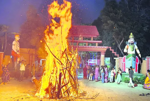 భోగి వెలుగులు.. సంక్రాంతి సందళ్లు 