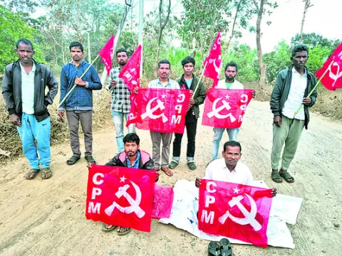 క్వారీ లారీల లోడ్లతో రోడ్లు విధ్వంసం 