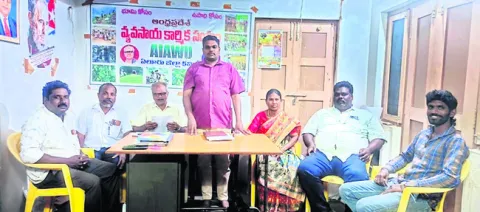 భోగి మంటల్లో వేయాలి 