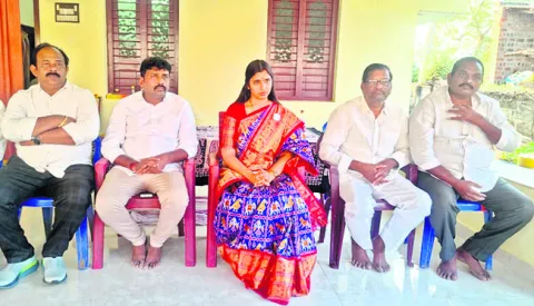 గోడమీద పిల్లివాటంలా పవన్‌ కల్యాణ్‌ 