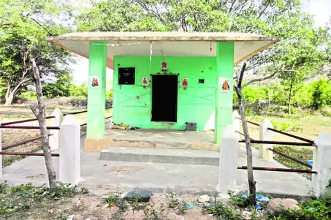 ● మార్చిలో జరిగే ఉత్సవాలే వీరికి సంక్రాంతి