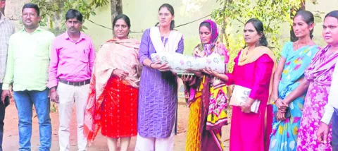 ఆడపిల్లేనని అమ్మేశారు 