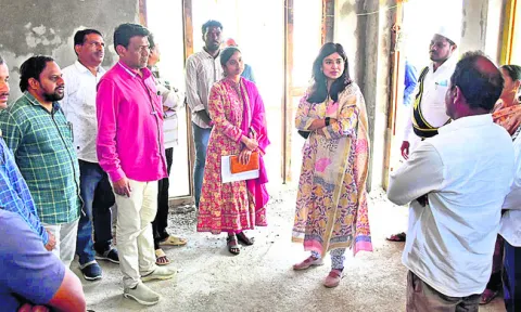 ‘ఇందిరమ్మ’ పనుల్లో వేగం పెంచాలి