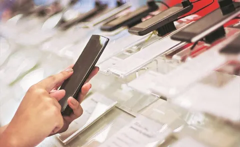 India mobile phone production reach USD 75 billion by FY2025-266