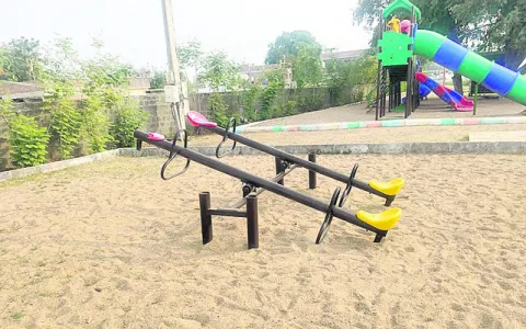 చందర్‌కాకానగర్‌ పార్క్‌ శిథిలం
