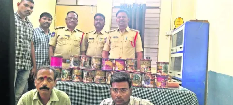 చైనా మాంజా విక్రయించిన ముగ్గురిపై కేసు