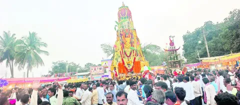 వైభవంగా క్షీరలింగేశ్వరుడి రథోత్సవం 