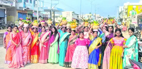 వైభవంగా ‘భోగి’ బోనాలు